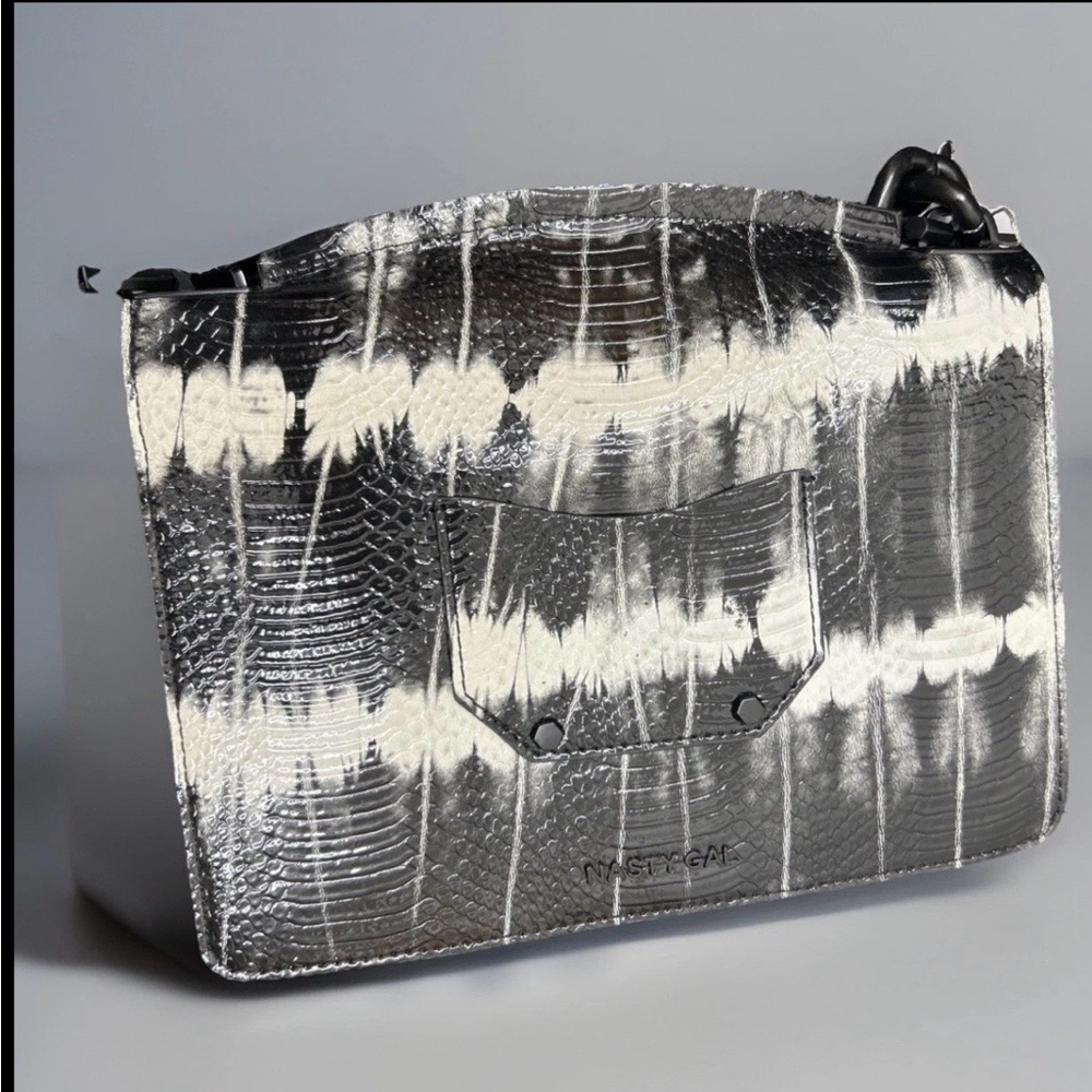 Nasty Gal YTK  Boxx Xl Thick Chain Vegan LeatherBag Exotic Snake Embossed Black